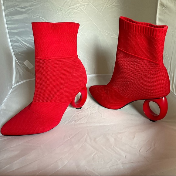 Red Sculptural Heel Sock Boot Circular Heel Statement Ankle Boot 11 NWT Beyoncé - Picture 7 of 16